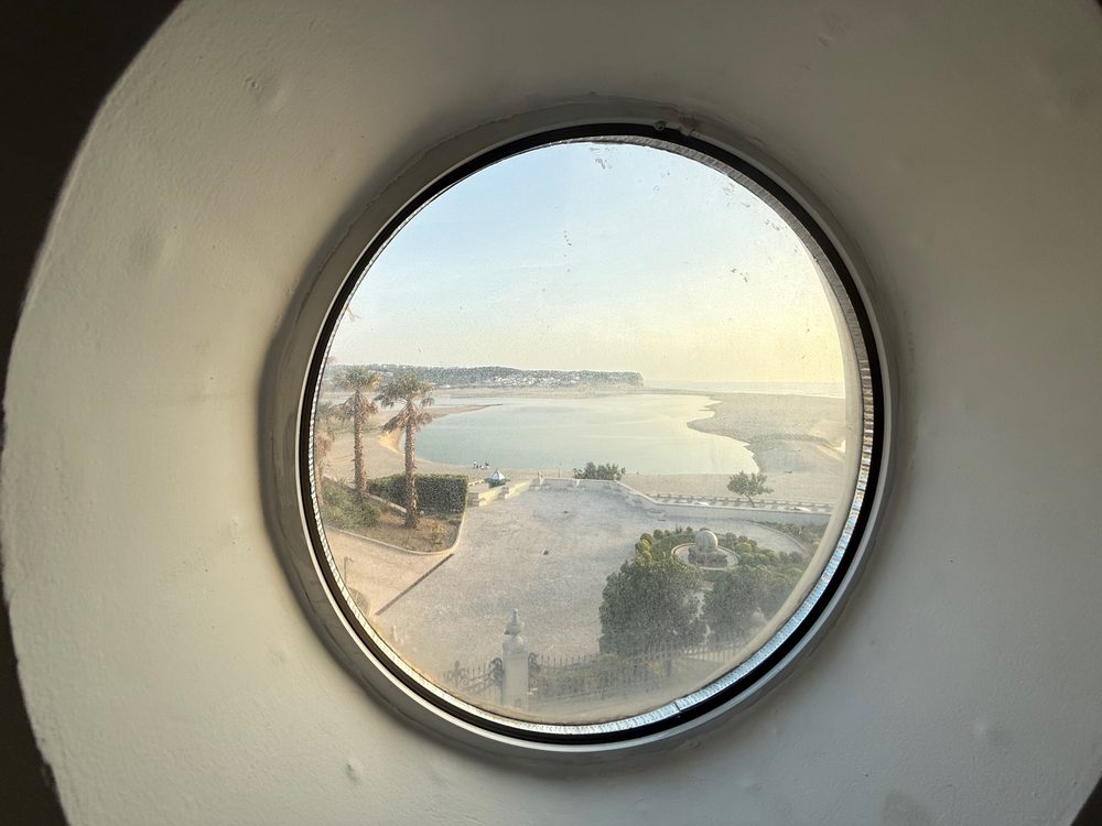 Round window · framing the lagoon