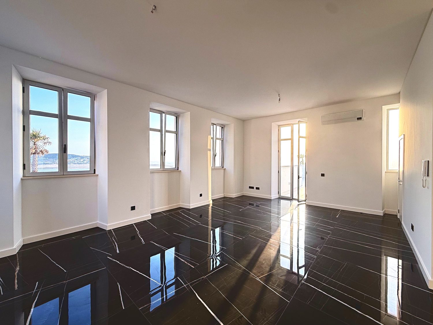 Living room · windows and terrace door · Sahara Noir floor